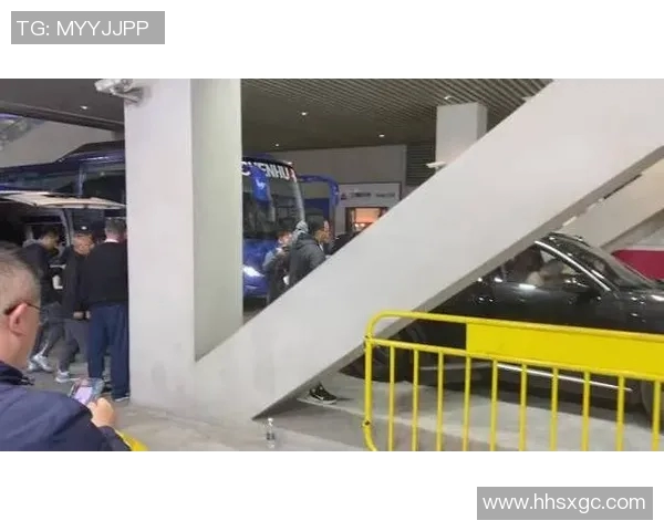 球员比赛中突发晕倒紧急送医所幸脱离生命危险恢复中